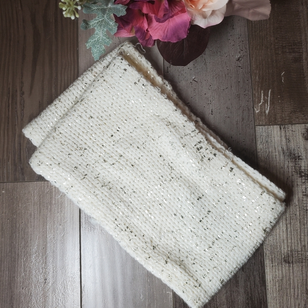 K.I.T. Keep it Trendy Women's Cream and Silver Neck Wrap Infinity Scarf NWOT - Picture 9 of 14